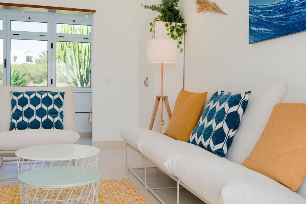 Luxurious Bungalow A2 In A Quiet Complex With Pool 100M From The Sea Charco del Palo Buitenkant foto
