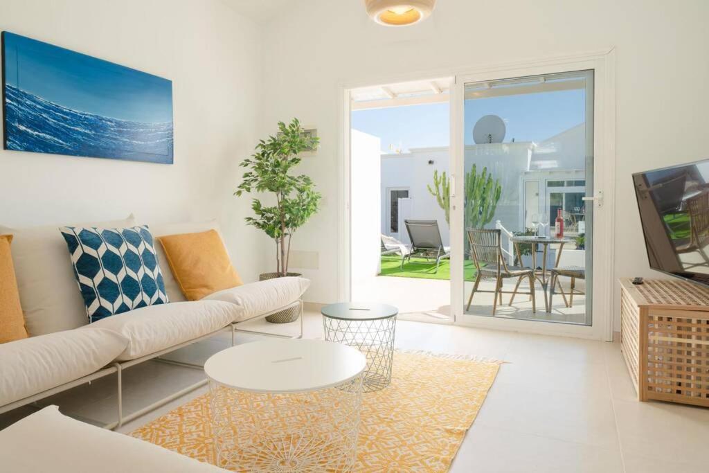 Luxurious Bungalow A2 In A Quiet Complex With Pool 100M From The Sea Charco del Palo Buitenkant foto