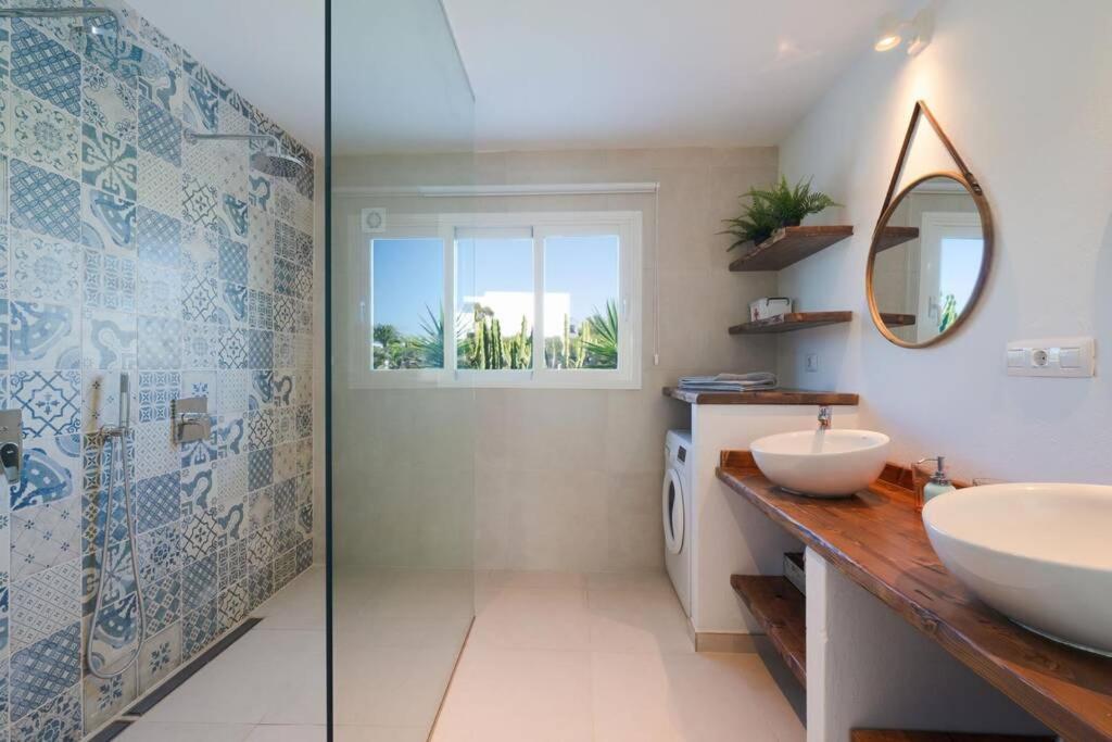 Luxurious Bungalow A2 In A Quiet Complex With Pool 100M From The Sea Charco del Palo Buitenkant foto